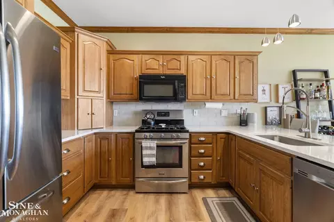 Kitchen - 9986 Tashmoo, Algonac, MI 48001 photo 2 of 4