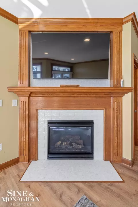 Living - 9986 Tashmoo, Algonac, MI 48001 photo 4 of 6