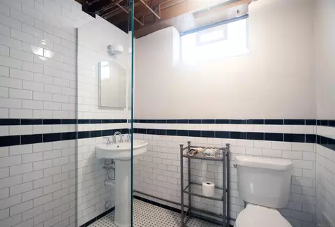 Bath - 1359 Audubon, Grosse Pointe Park, MI 48230 photo 5 of 6