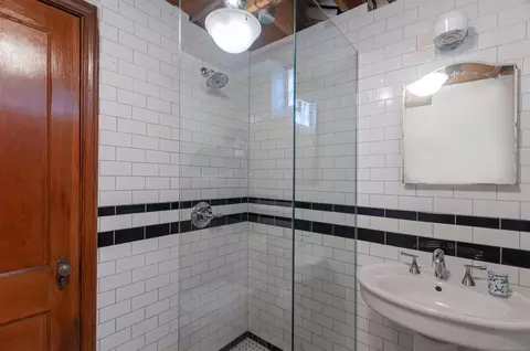 Bath - 1359 Audubon, Grosse Pointe Park, MI 48230 photo 6 of 6