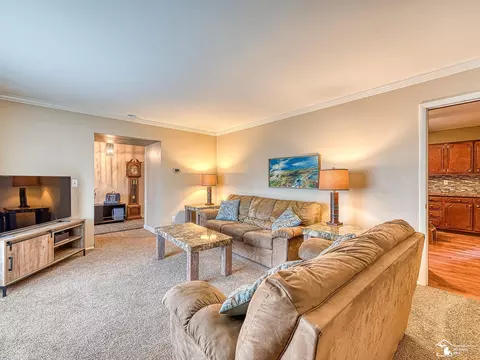 Living - 1375 Hollywood, Monroe, MI 48162 photo 6 of 7