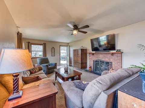 Living - 1375 Hollywood, Monroe, MI 48162 photo 3 of 7