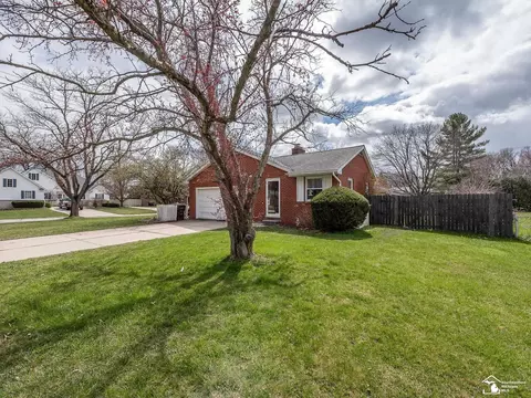 Exterior - 1375 Hollywood, Monroe, MI 48162 photo 9 of 10