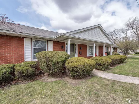 Exterior - 1375 Hollywood, Monroe, MI 48162 photo 7 of 10