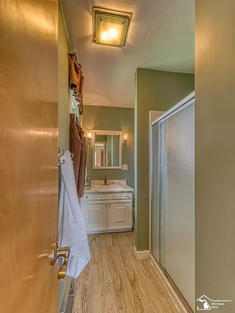 Bath - 1375 Hollywood, Monroe, MI 48162 photo 1 of 4