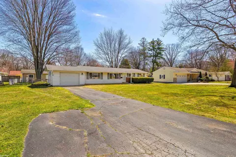 2954 Pinewood, Port Huron, MI 48060