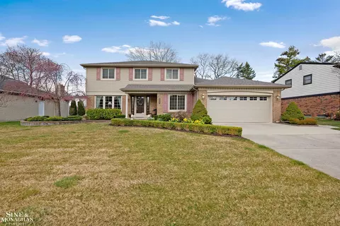 17861 Country Clb, Livonia, MI 48152