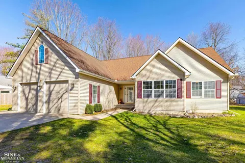 8520 Smiths Crk, Wales, MI 48027