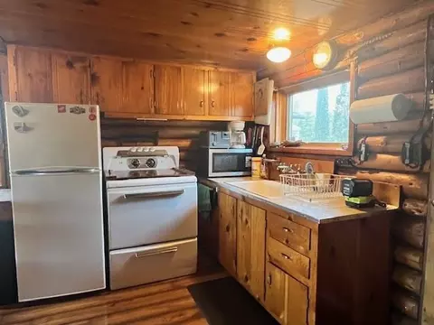 Kitchen - 751 E Long Lk, Harrison, MI 48625 photo 3 of 3