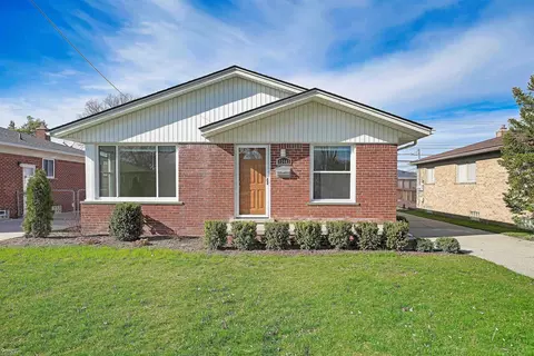 22443 Millenbach, Saint Clair Shores, MI 48081