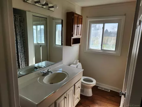 103 St Clair, Capac, MI 48014 photo 7