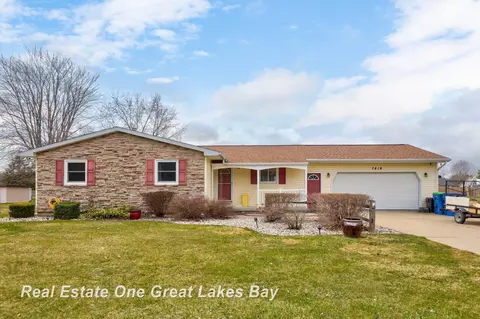 7819 N N Riv, Freeland, MI 48623