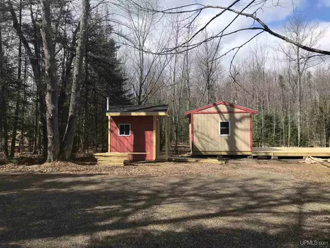 3823 S Highway 101, Florence T-wi, WI 54121