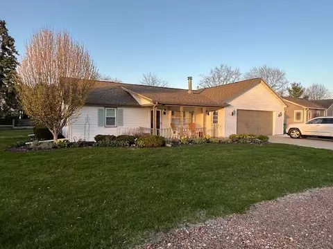 155 Bay Shore Dr, Bay City, MI 48706