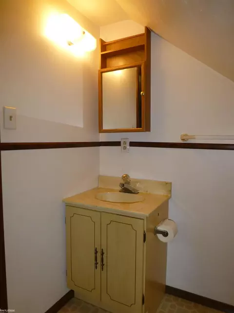 Bath - 9880 Puttygut, Casco, MI 48064 photo 5 of 6
