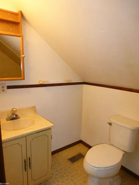 Bath - 9880 Puttygut, Casco, MI 48064 photo 3 of 6