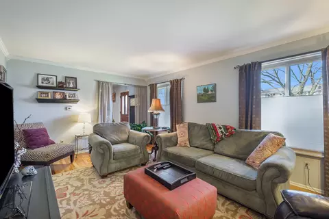 Living - 421 Old Ml, Flushing, MI 48433 photo 2 of 4