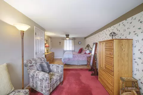 Bedroom - 421 Old Ml, Flushing, MI 48433 photo 2 of 4