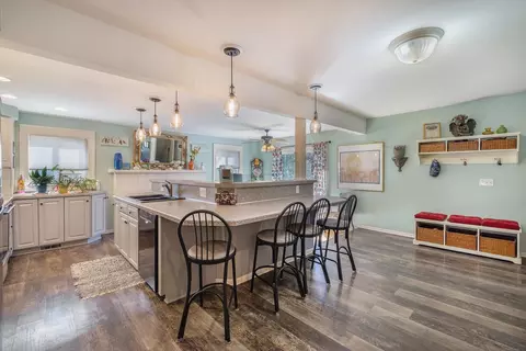 Kitchen - 421 Old Ml, Flushing, MI 48433 photo 3 of 5