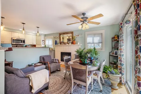 Living - 421 Old Ml, Flushing, MI 48433 photo 3 of 4