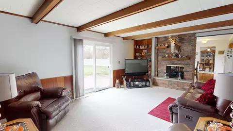 Living - 6283 Kelly, Flushing, MI 48433 photo 7 of 9