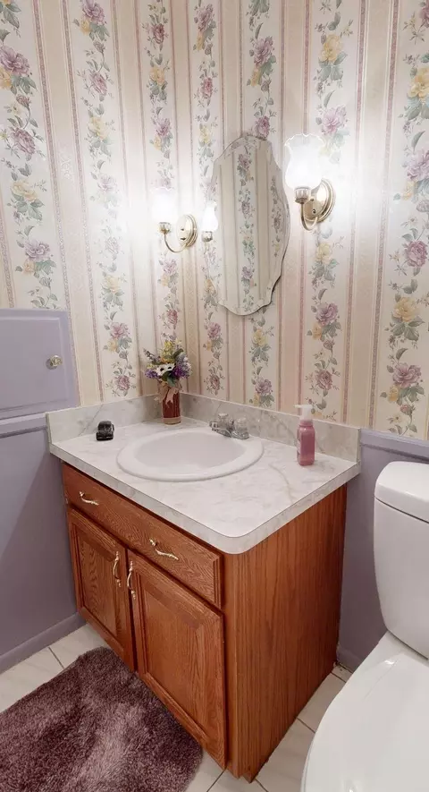 Bath - 6283 Kelly, Flushing, MI 48433 photo 1 of 3