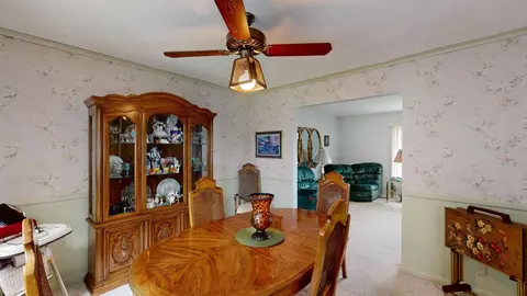 Dining - 6283 Kelly, Flushing, MI 48433 photo 1 of 4
