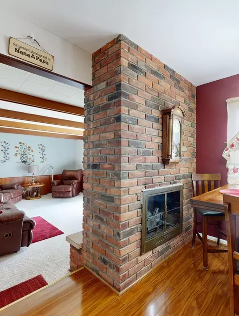 Living - 6283 Kelly, Flushing, MI 48433 photo 4 of 9