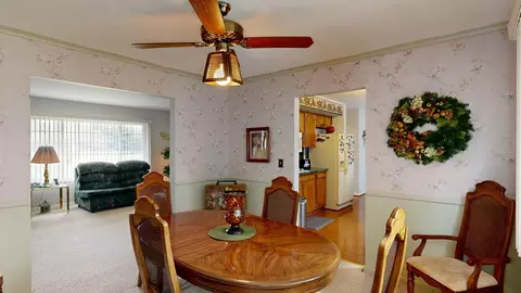 Dining - 6283 Kelly, Flushing, MI 48433 photo 2 of 4