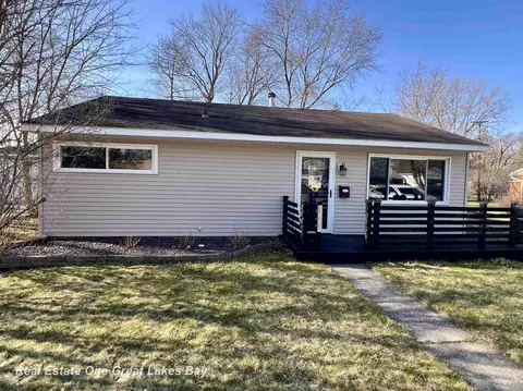 1012 Corrinne, Midland, MI 48642