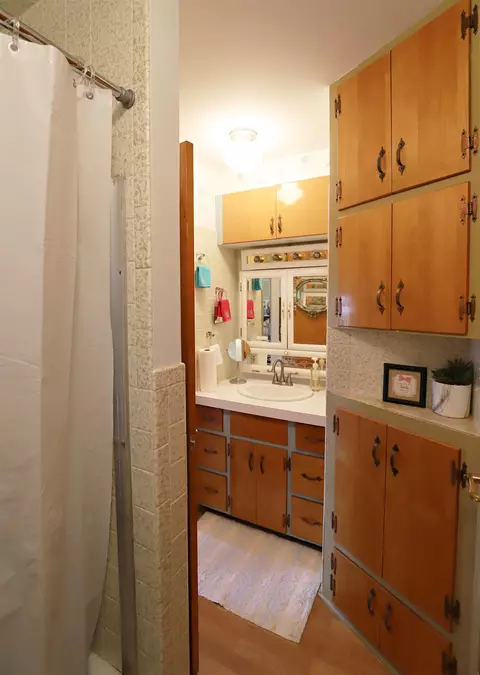 Bath - 7461 N State, Davison, MI 48423 photo 2 of 2