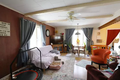 Living - 7461 N State, Davison, MI 48423 photo 2 of 4