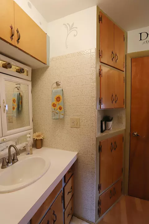 Bath - 7461 N State, Davison, MI 48423 photo 1 of 2