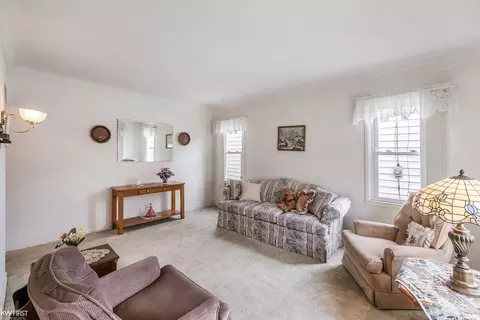 Living - 2836 Berkley, Flint, MI 48504 photo 4 of 6