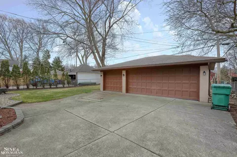 Exterior - 877 Lakepointe, Grosse Pointe Park, MI 48230 photo 6 of 7