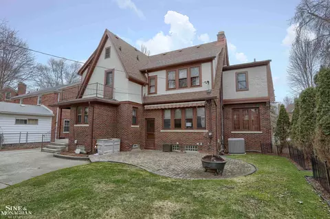 Exterior - 877 Lakepointe, Grosse Pointe Park, MI 48230 photo 3 of 7