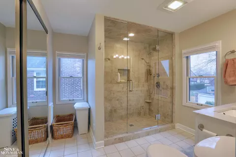 Bath - 877 Lakepointe, Grosse Pointe Park, MI 48230 photo 3 of 5