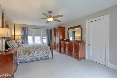 Bedroom - 877 Lakepointe, Grosse Pointe Park, MI 48230 photo 2 of 5
