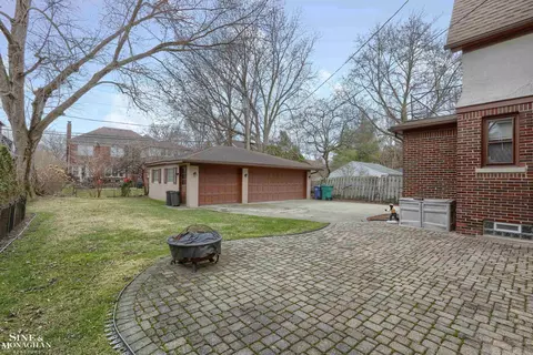 Exterior - 877 Lakepointe, Grosse Pointe Park, MI 48230 photo 5 of 7
