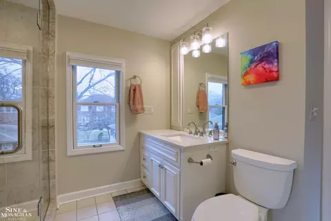 Bath - 877 Lakepointe, Grosse Pointe Park, MI 48230 photo 2 of 5