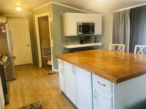 Kitchen - 5120 Peyton Pkwy, Harrison, MI 48625 photo 3 of 3