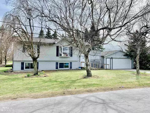 37250 Woodland, New Baltimore, MI 48047