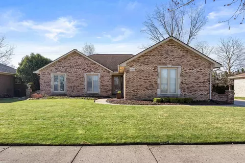 16474 Woodstream, Clinton Township, MI 48038