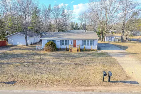 14 Maple Vw, Gladstone, MI 49837
