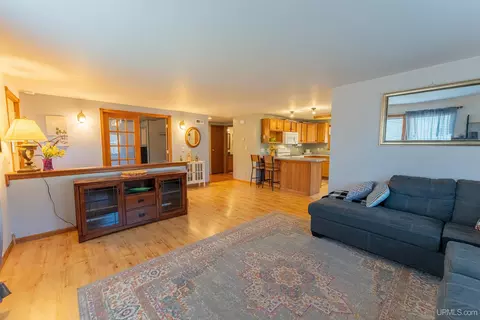 Living - 14 Maple Vw, Gladstone, MI 49837 photo 3 of 4