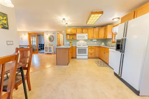 Kitchen - 14 Maple Vw, Gladstone, MI 49837 photo 3 of 4
