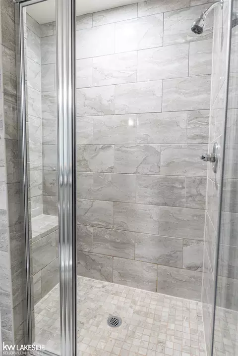 Bath - 20905 Knobs Holw, Macomb, MI 48044 photo 3 of 4