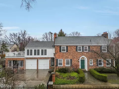 163 Charlevoix, Grosse Pointe Farms, MI 48236