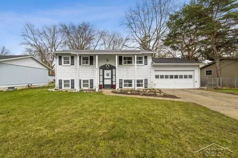 2900 Ronan, Midland, MI 48642