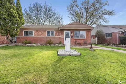 15701 Kennebec, Southgate, MI 48195